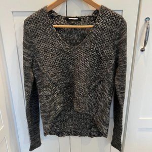 Black Gray Charcoal Cropped V-Neck Hi-Lo Sweater – XXS/0